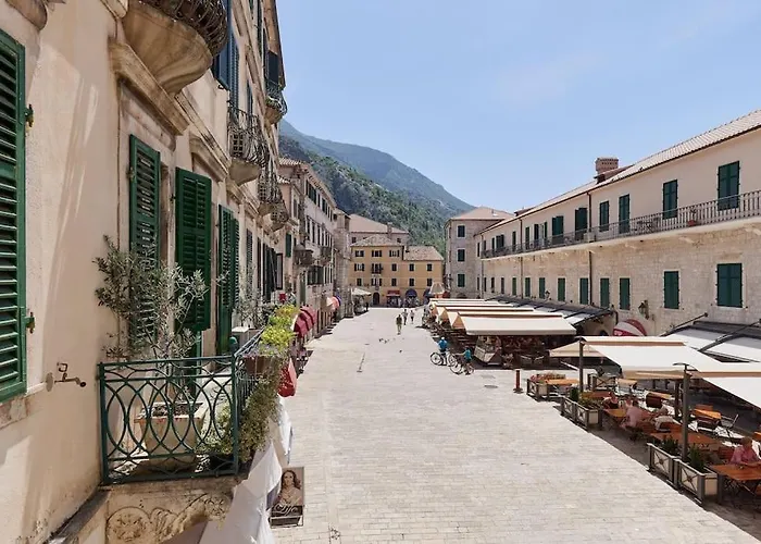 Spacious 1Bedroom On The Main Square Of Kotor