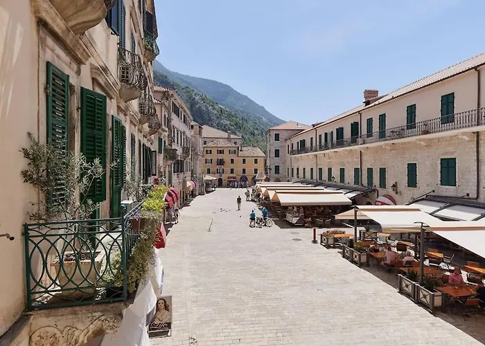 Spacious 1Bedroom On The Main Square Of Kotor