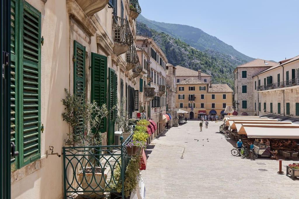 Apartment Spacious 1bedroom On The Main Square Of