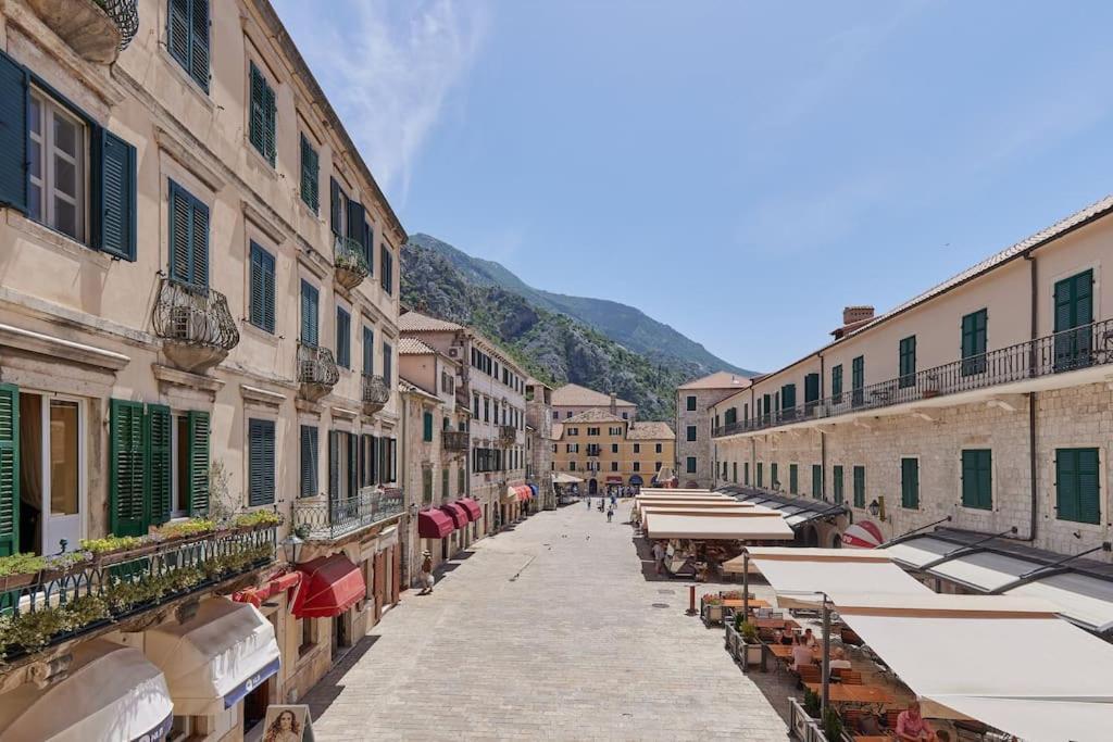 Spacious 1bedroom On The Main Square Of *